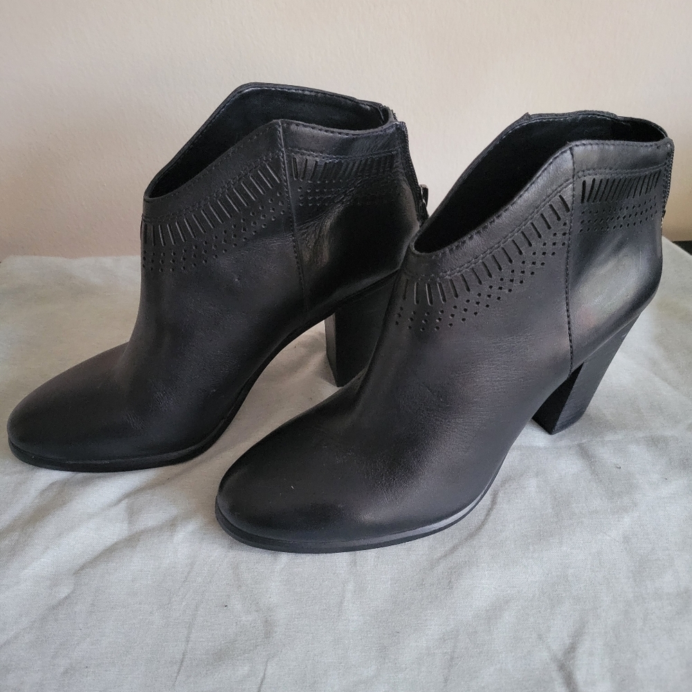 Vince Camuto Fetter Black Ankle Boots 7.5